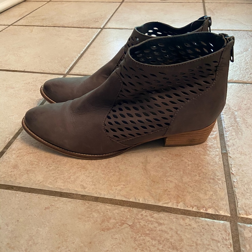 ❌SOLD❌ Women’s size 9.5 Bootie - Picture 3 of 5
